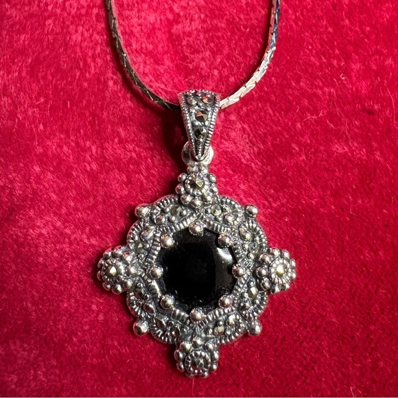 Pendant 925 Sterling Silver Vintage Marcasite & Black Onyx Detailed Design - Picture 2 of 7